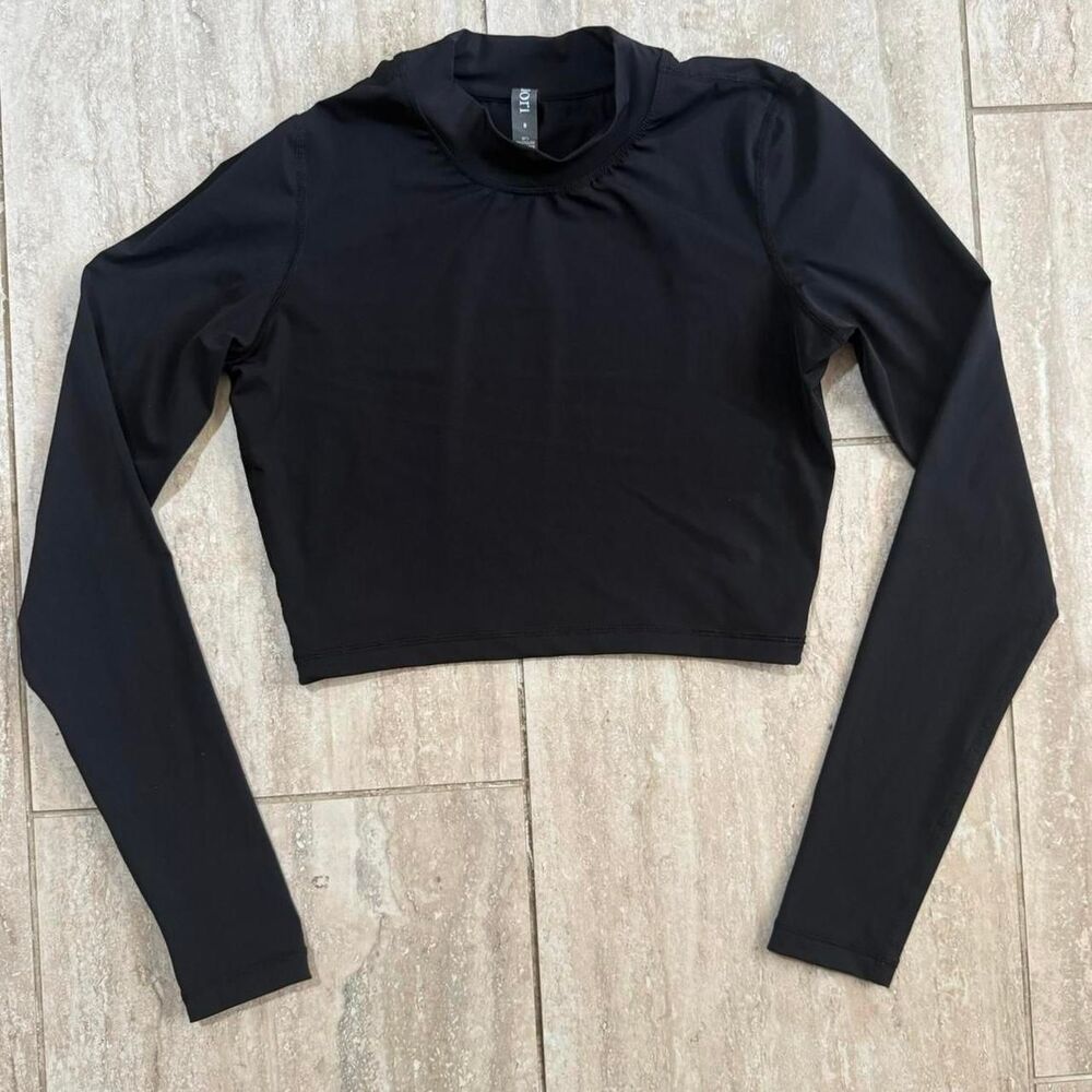 Vuori Black Mock Neck Cropped Long Sleeve Top S Activewear Pilates Gorpcore